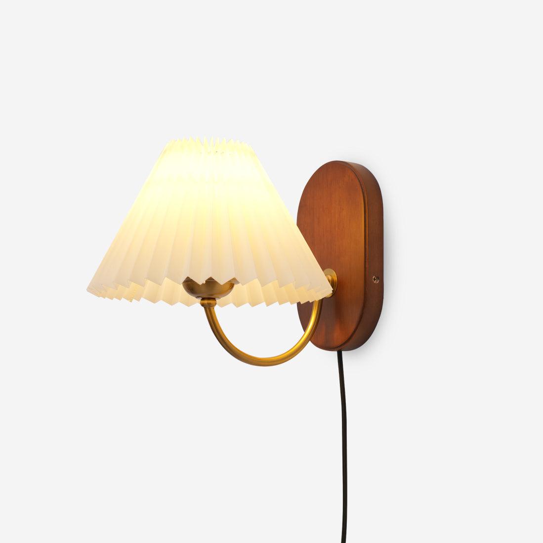 Louise_Wall_Lamp_1_538b22eb-54e1-4c16-bc44-fbefa1caf2d2.jpg