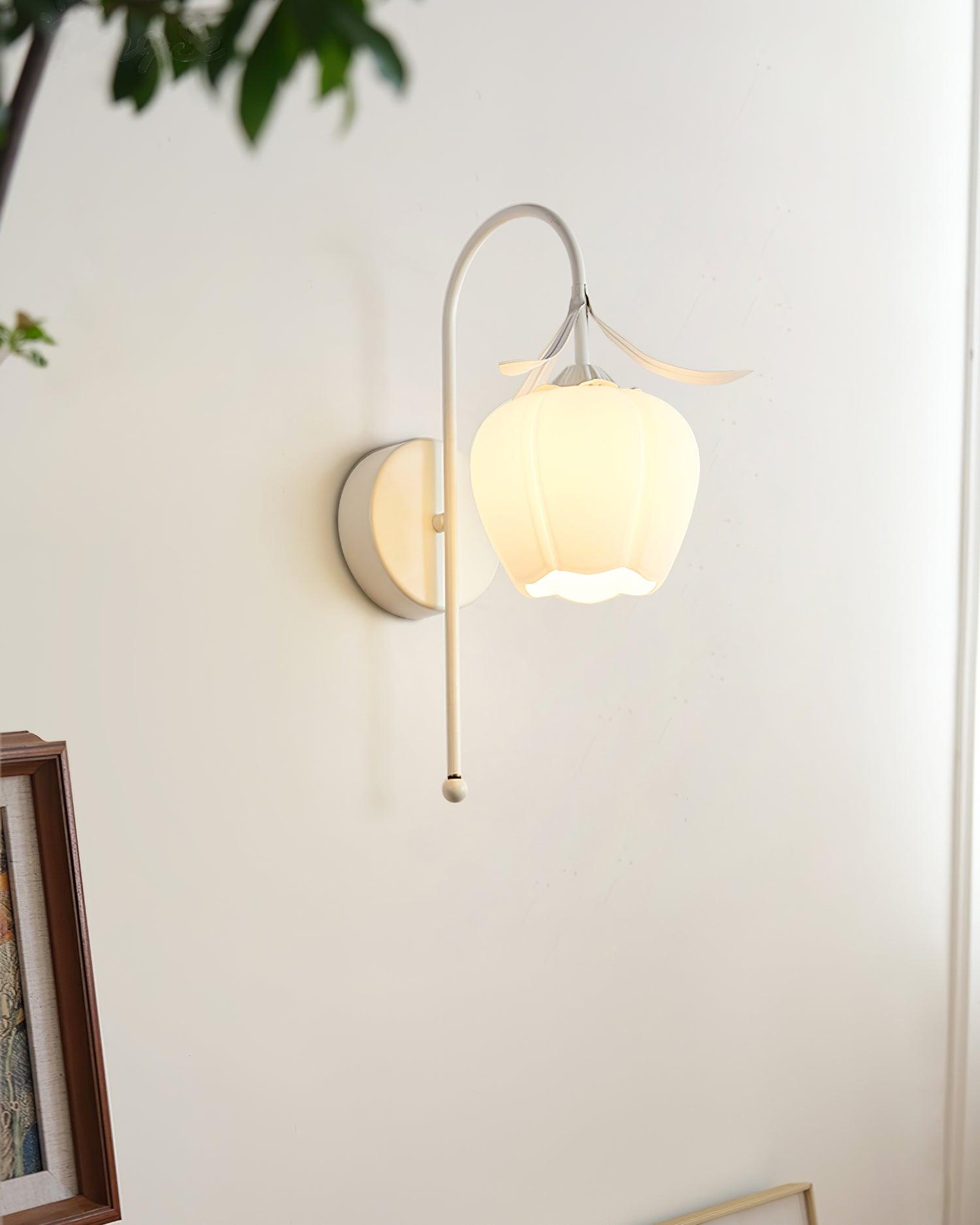 Luna Flower Wall Lamp