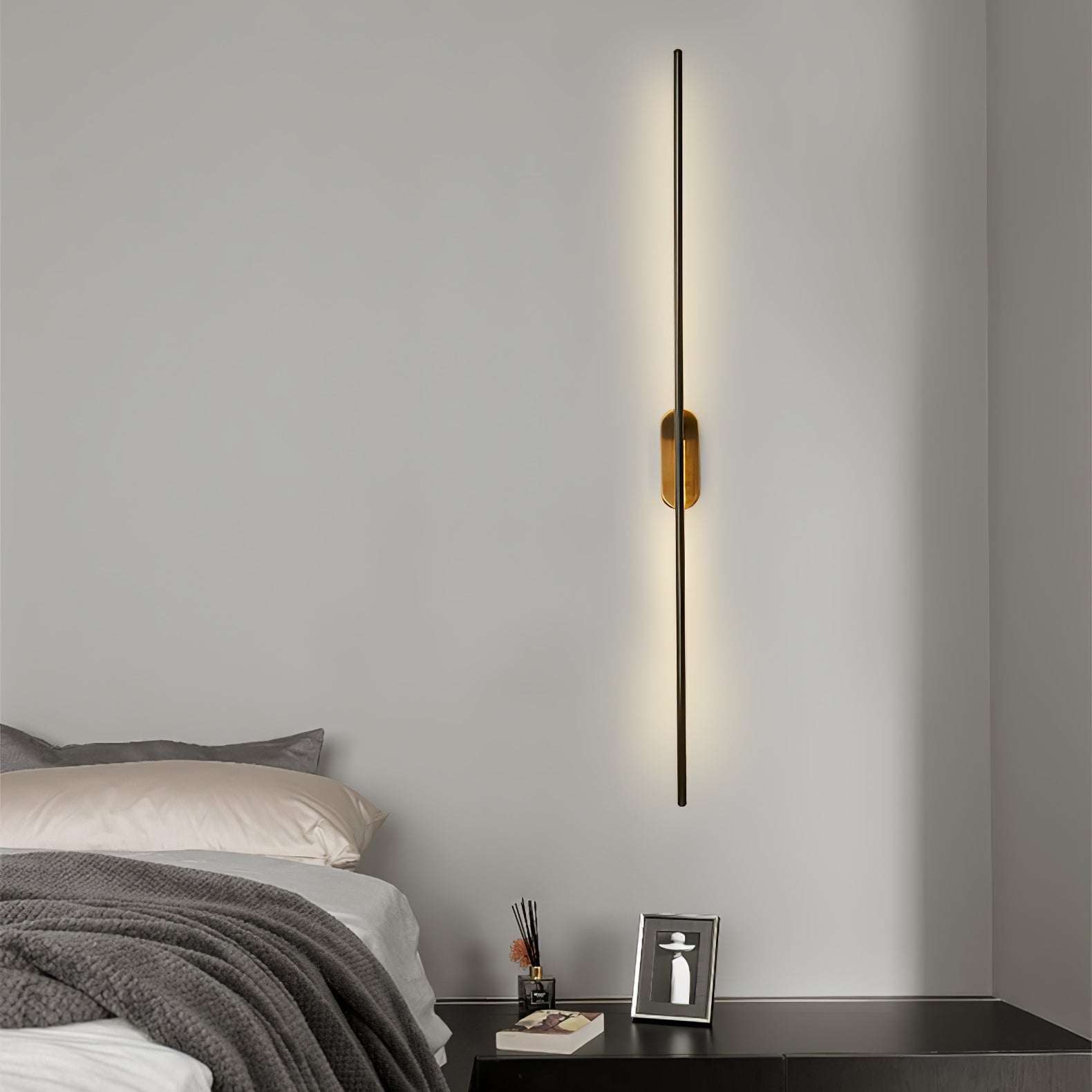 Stick_Shaped_Metal_Sconce-_25.jpg