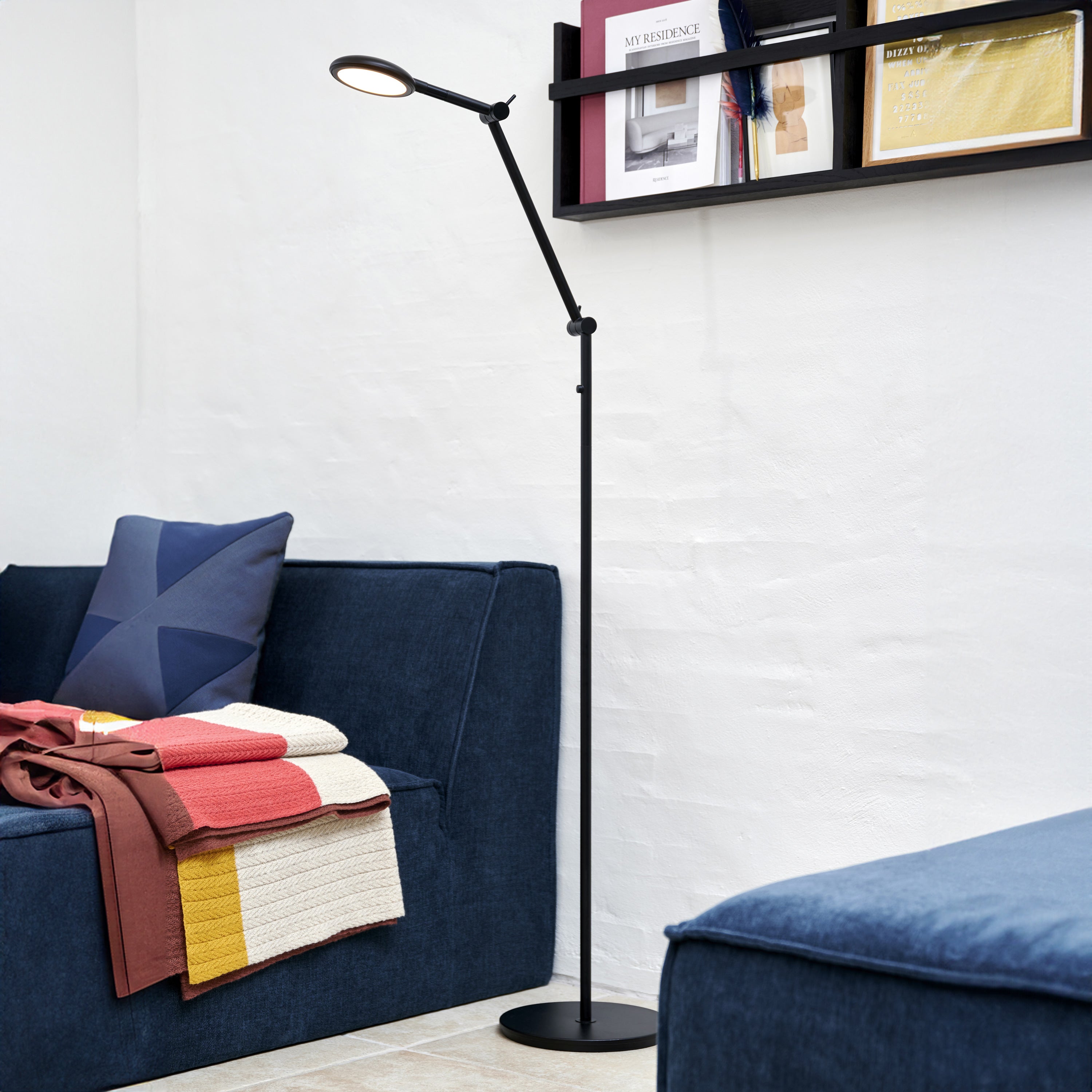 nordlux-bend-floor-lamp-black-4_1fac4d55-bc7a-470d-b740-52869e57c4c5.jpg