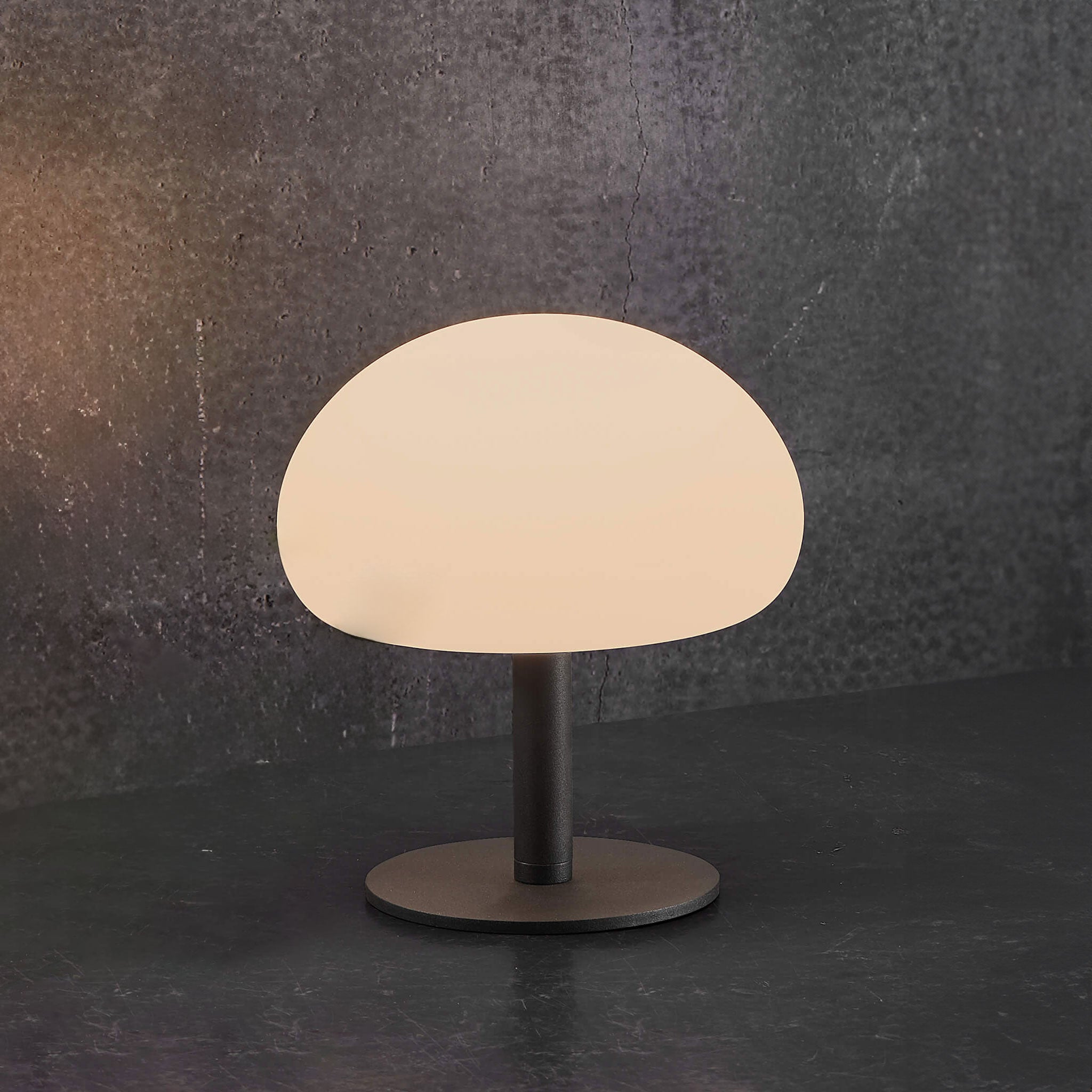 Sponge 20 Rechargeable Table Lamp, Black/Opal
