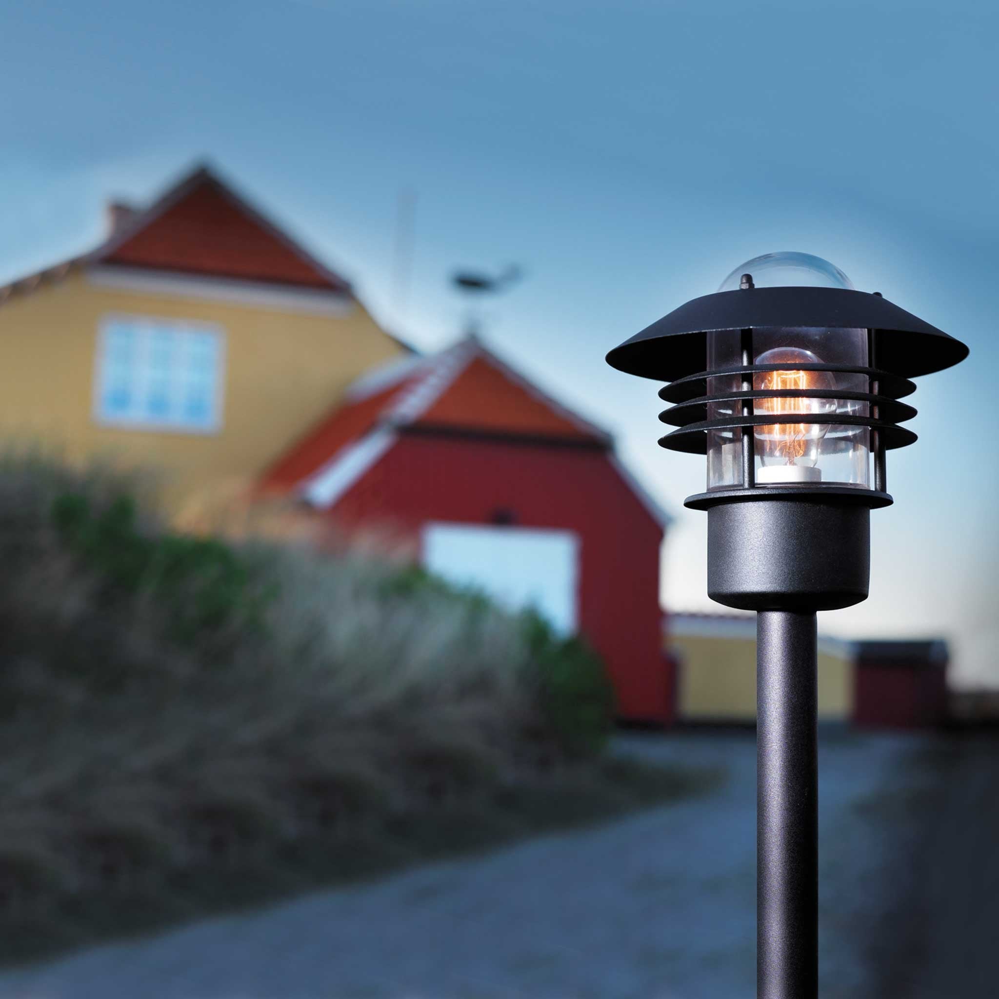 vejers-outdoor-post-light-black-2_2048x_1417342f-d999-4fe7-8857-0dfa3d442b7c.jpg